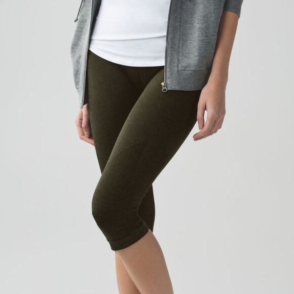 *NWOT Lululemon Women's In The Flow Crop II Leggings - Green - Picture 1 of 5